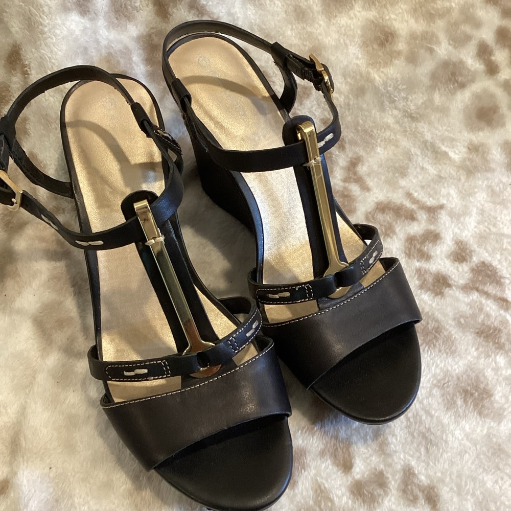 Rockport adiprene Black T-strap Wedges with Gold accents, Size 8 M